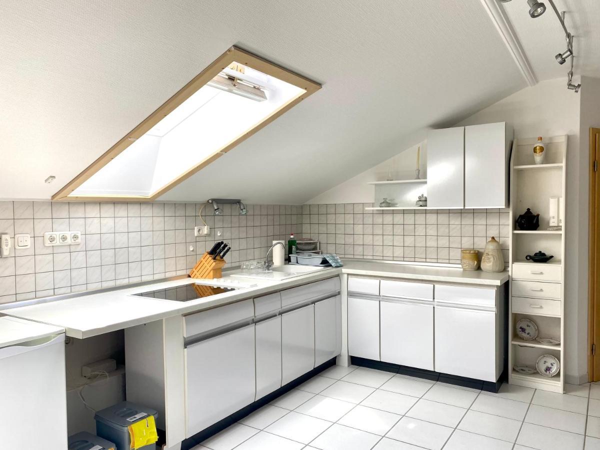 Moeblierte 3 Zimmer Apartment - Mit Smart Tv, Wlan Und Kostenfreie Parkplaetze Schloß Holte-Stukenbrock Esterno foto