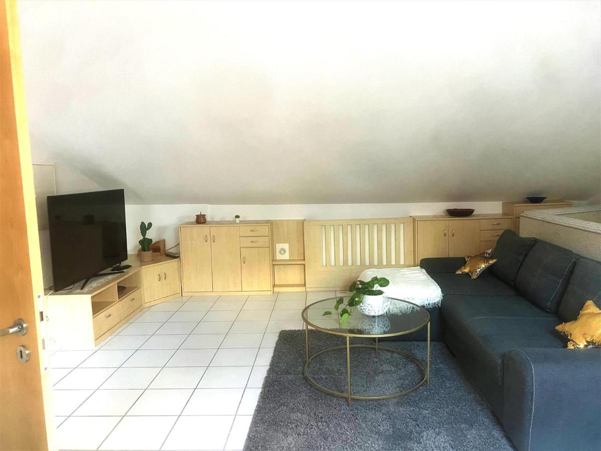 Moeblierte 3 Zimmer Apartment - Mit Smart Tv, Wlan Und Kostenfreie Parkplaetze Schloß Holte-Stukenbrock Esterno foto